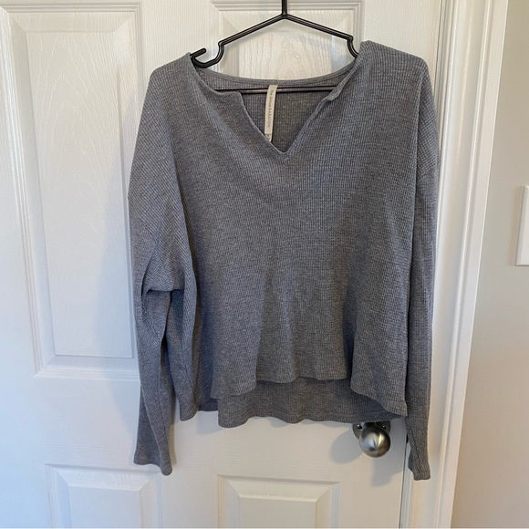 Aritzia thermal waffle long sleeve - Picture 2 of 4